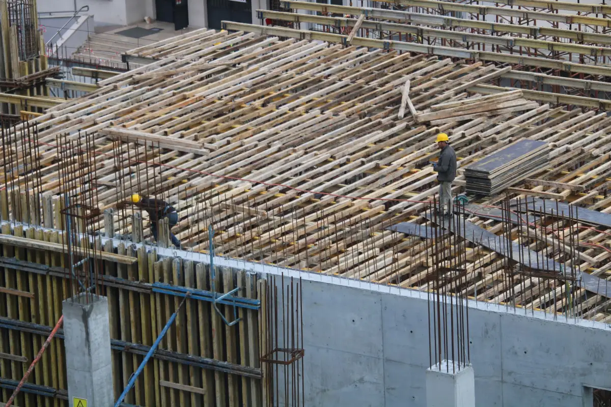 Formwork and reinforcing steel set for a structural concrete deck